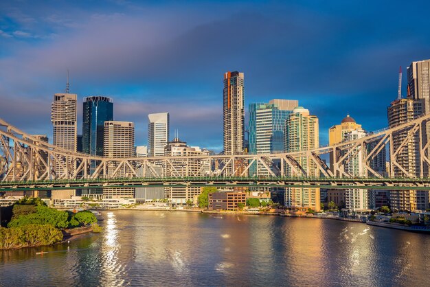 Horizon de ville de Brisbane et rivière de Brisbane en Australie