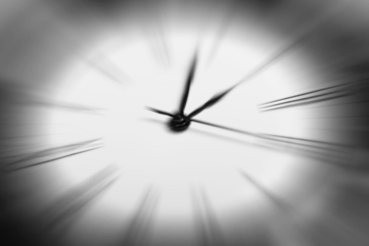Photo une horloge avec l'heure à 12h30 dessus