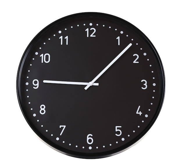 Horloge murale ronde noire isolée sur blanc