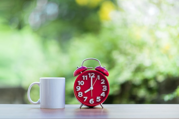 Horloge rouge et verte