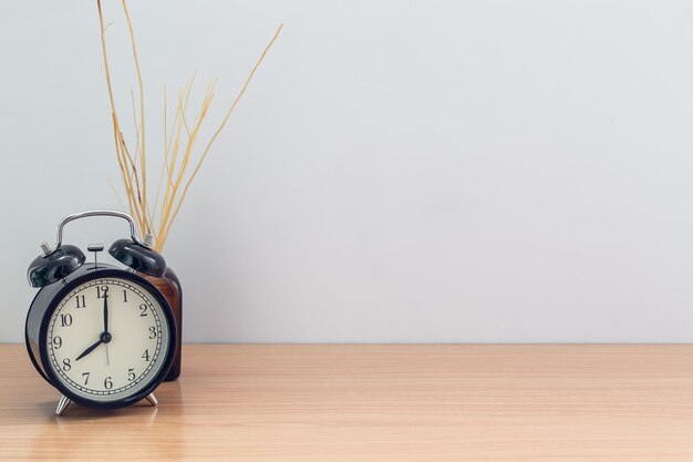 Horloge De Style Ancien Et Arôme De Chambre Reed Diffuser Avec Un Espace Pour Le Texte