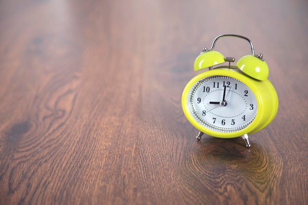 Horloge sur la table