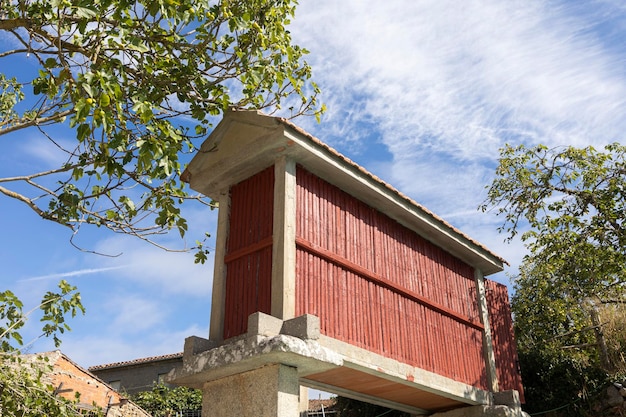 Horreo galicien typique, construction à usage agricole destinée à sécher, sécher et stocker le maïs et