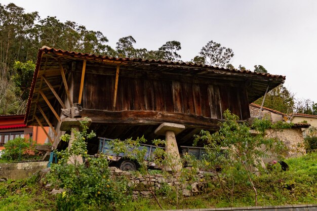 Photo l'horreo a une valeur folklorique indéniable et est un jalon de l'identité asturienne