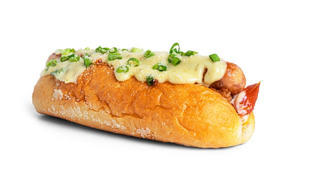Hot-dog isolé sur fond blanc. Restauration rapide isolée. photo de haute qualité