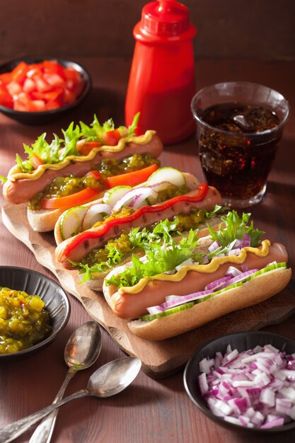 Hot-dogs grillés à la moutarde de ketchup aux légumes