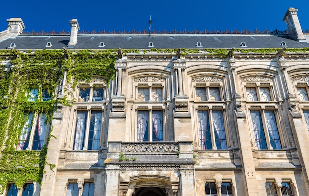 Photo hôtel de ville d'angoulême, un ancien château - charente, france