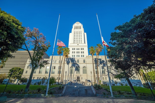 Hôtel de ville historique de Los Angeles avec ciel bleu en CA USA