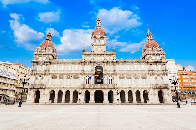 Hôtel de ville ou palais municipal ou Concello da Coruna à la place Plaza de Maria Pita à La Corogne en Galice, Espagne