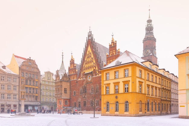 Hôtel de ville sur la place du marché à Wroclaw, Pologne