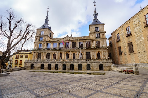 Hôtel de ville de la ville de Tolède sur la place de la cathédrale, Espagne.