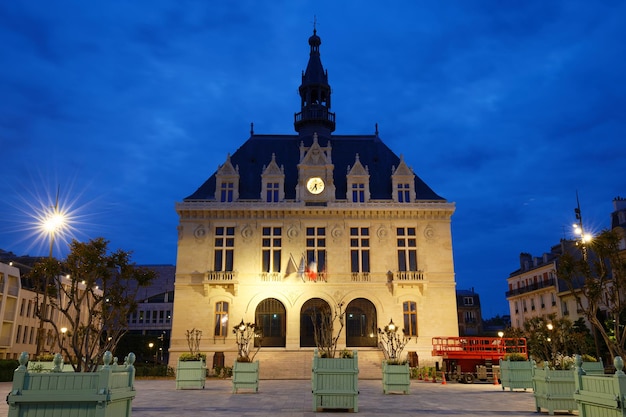 Photo l'hôtel de ville de la ville de vincennes à l'aube il est classé monument historique france