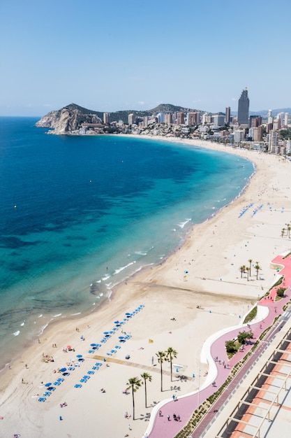 Hôtels et plage de Benidorm. Ciel et mer. Photo.