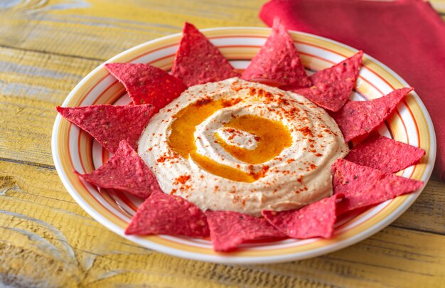 Houmous aux chips de tortilla