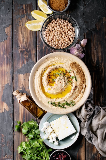 Houmous à l&#39;huile d&#39;olive et au cumin moulu