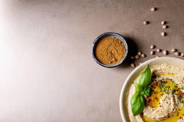 Houmous à l&#39;huile d&#39;olive et au cumin moulu