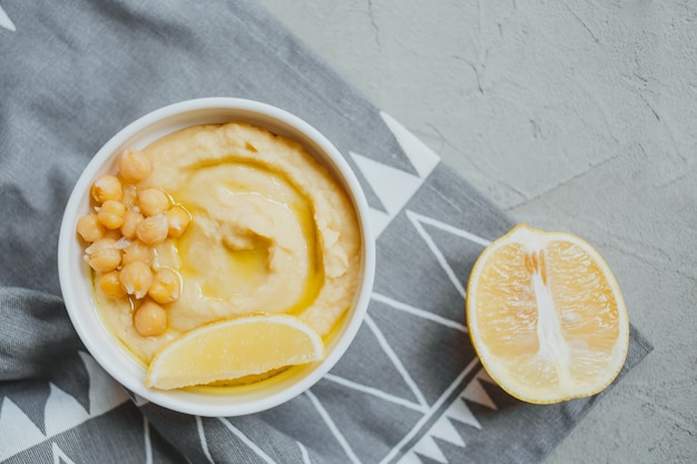 Houmous de pois chiches à l'huile d'olive et citron