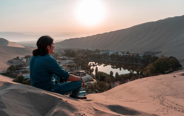 Huacachina une oasis du désert et une petite ville à l'ouest de la ville d'Ica dans le sud-ouest du Pérou