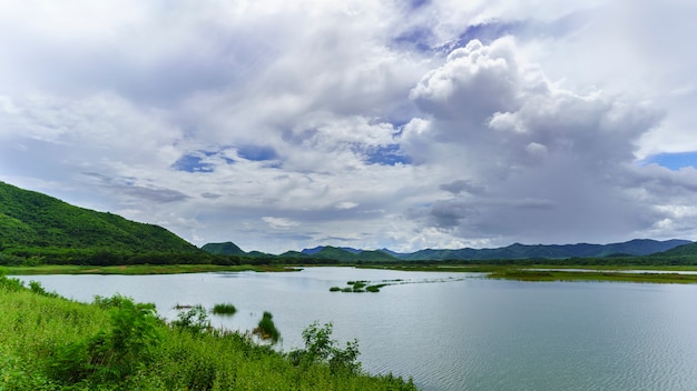 Huai Mai Tai Reservoir dans une belle journée