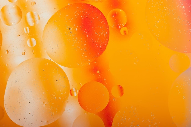 Huile abstraite de fond multicolore dans l'eau