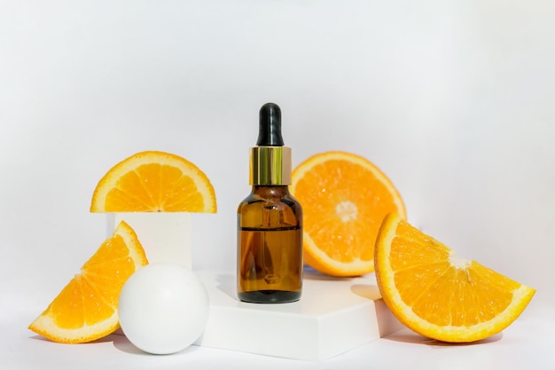 Huile essentielle d'agrumes, sérum anti-âge à la vitamine c, soins de beauté ou aromathérapie.