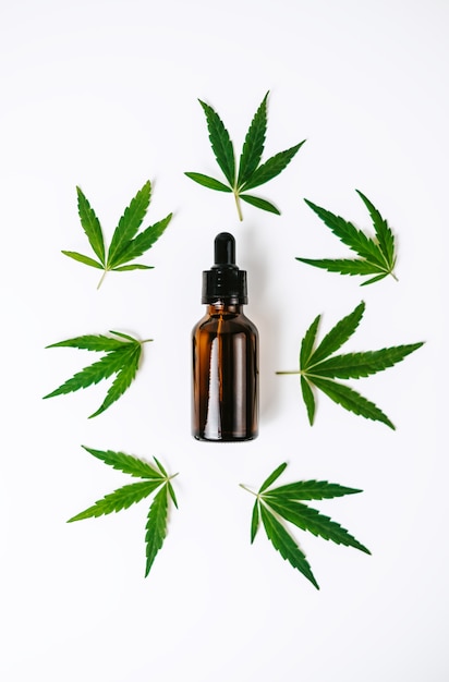 Huile essentielle de cannabis en bouteille