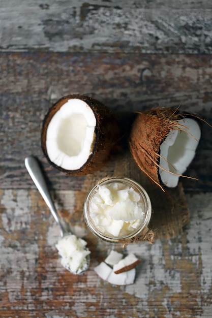 Photo huile de noix de coco. concept d'aliments sains. régime céto.