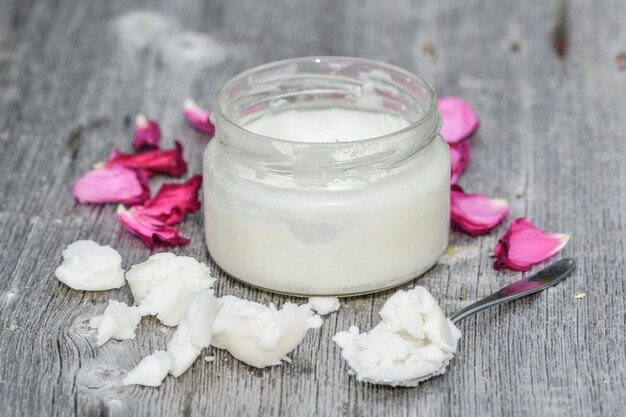 Huile de noix de coco dans le pot de verre