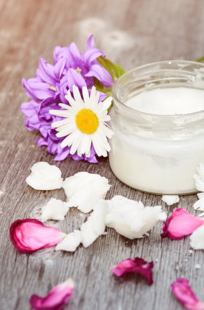 Huile de noix de coco dans le pot de verre