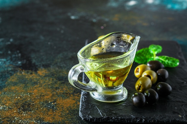 huile d'olive apéritif olives pressées à froid