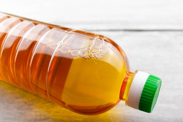 Huile de tournesol en bouteilleHuile de tournesol naturelle non raffinée