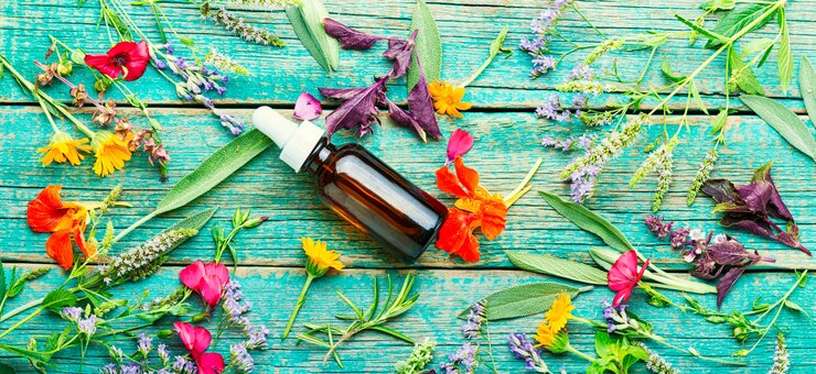 Photo huiles essentielles médicales de fleurs et d'herbes. essence de fines herbes. cosmétique naturelle