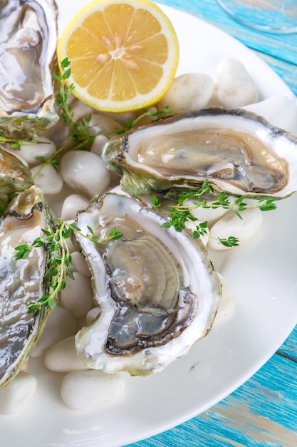 Huîtres crues au citron et glace