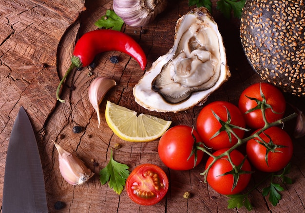 Huîtres et légumes frais