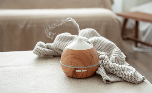 Humidificateur diffuseur d'arômes d'huiles essentielles diffusant des articles d'eau dans l'espace de copie d'air