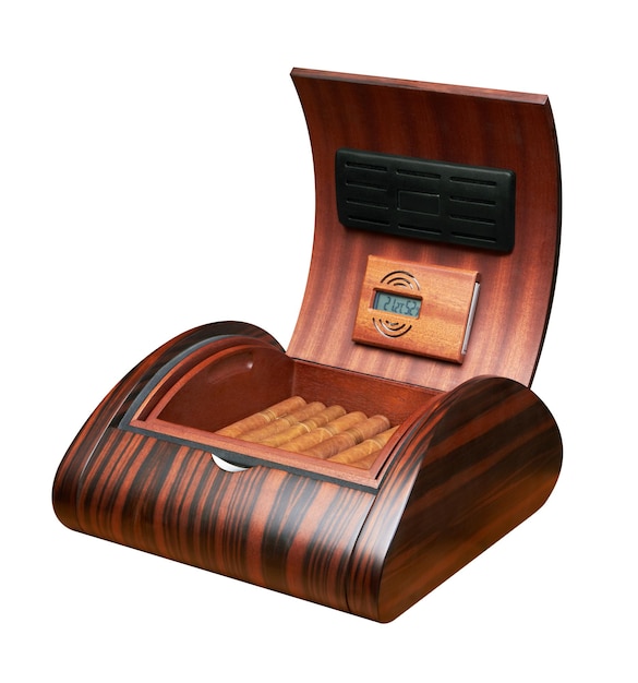 Humidor ouvert avec des cigares