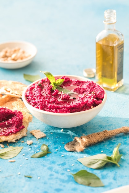 Hummus pita à la betterave rouge Cuisine arabe juive du Moyen-Orient