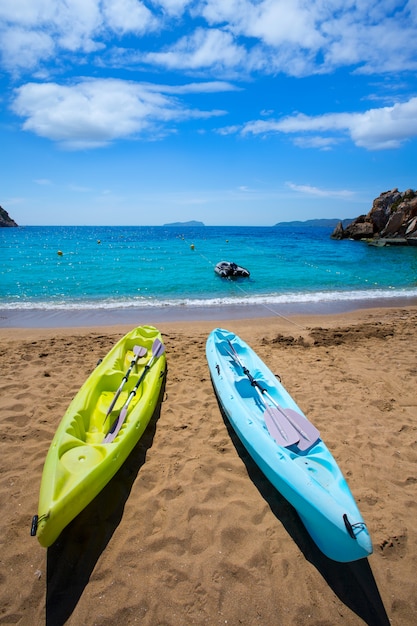 Ibiza Cala Sant Vicent plage avec Kayaks San Juan