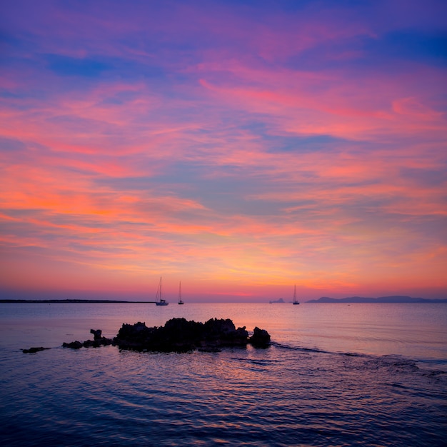 Ibiza coucher de soleil depuis l&#39;île de formentera