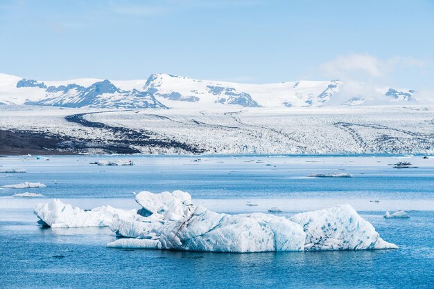 Iceberg dans la lagune glaciaire Jokulsarlon Islande