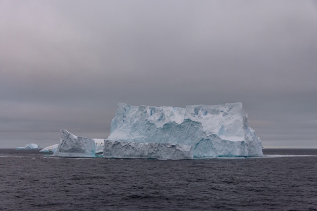 Iceberg en mer Antarctique