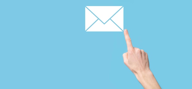 Icône d'e-mail et d'utilisateursignesymbole marketing ou diagramme de concept de newsletterEnvoi d'e-mailCourrier en masseConcept de marketing par e-mail et sms Schéma de vente directe en entreprise Liste des clients pour l'envoi