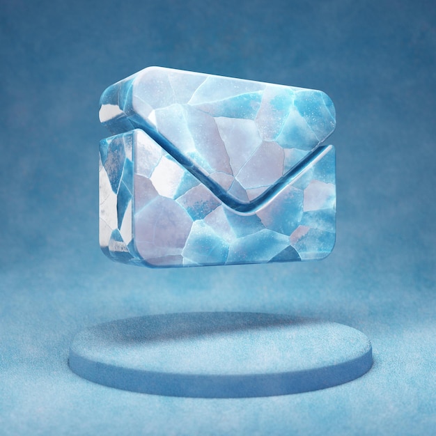 Photo icône d'enveloppe. symbole d'enveloppe de glace bleue fissurée sur le podium de neige bleue. icône de médias sociaux pour site web, présentation, élément de modèle de conception. rendu 3d.