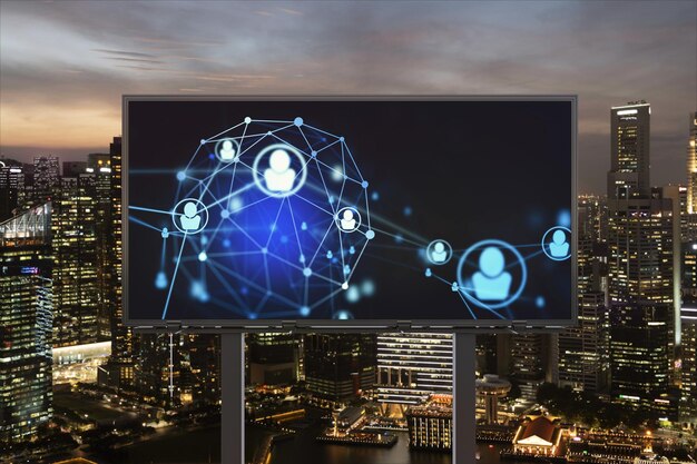 Icônes lumineuses des médias sociaux sur le panneau d'affichage pendant la vue panoramique sur la ville de Singapour Le concept de mise en réseau et d'établissement de nouvelles connexions entre les personnes et les entreprises en Asie du Sud-Est