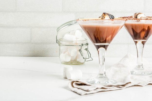 Idée de boissons du Nouvel An et de Noël, Martini aux smores grillés