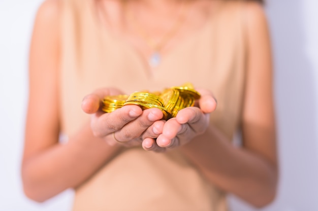 Idée de femmes d'affaires faisant de l'argent et économisant de l'argent