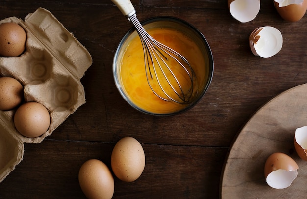 Idée de recette de photographie culinaire aux œufs battus