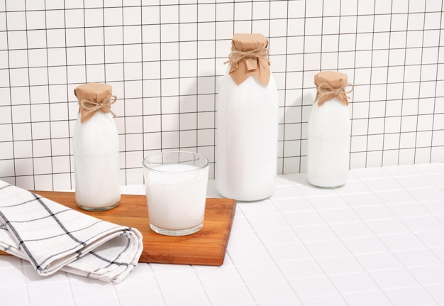 L'idée d'utiliser du lait dans la cuisine contient du calcium et des protéines aliments biologiques