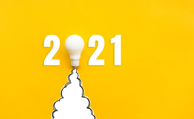 Idées De Nouvel An 2021 à Plat Avec Ampoule De Fusée Sur Jaune