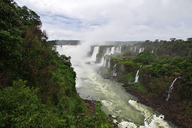 Iguazu tombe en Argentine